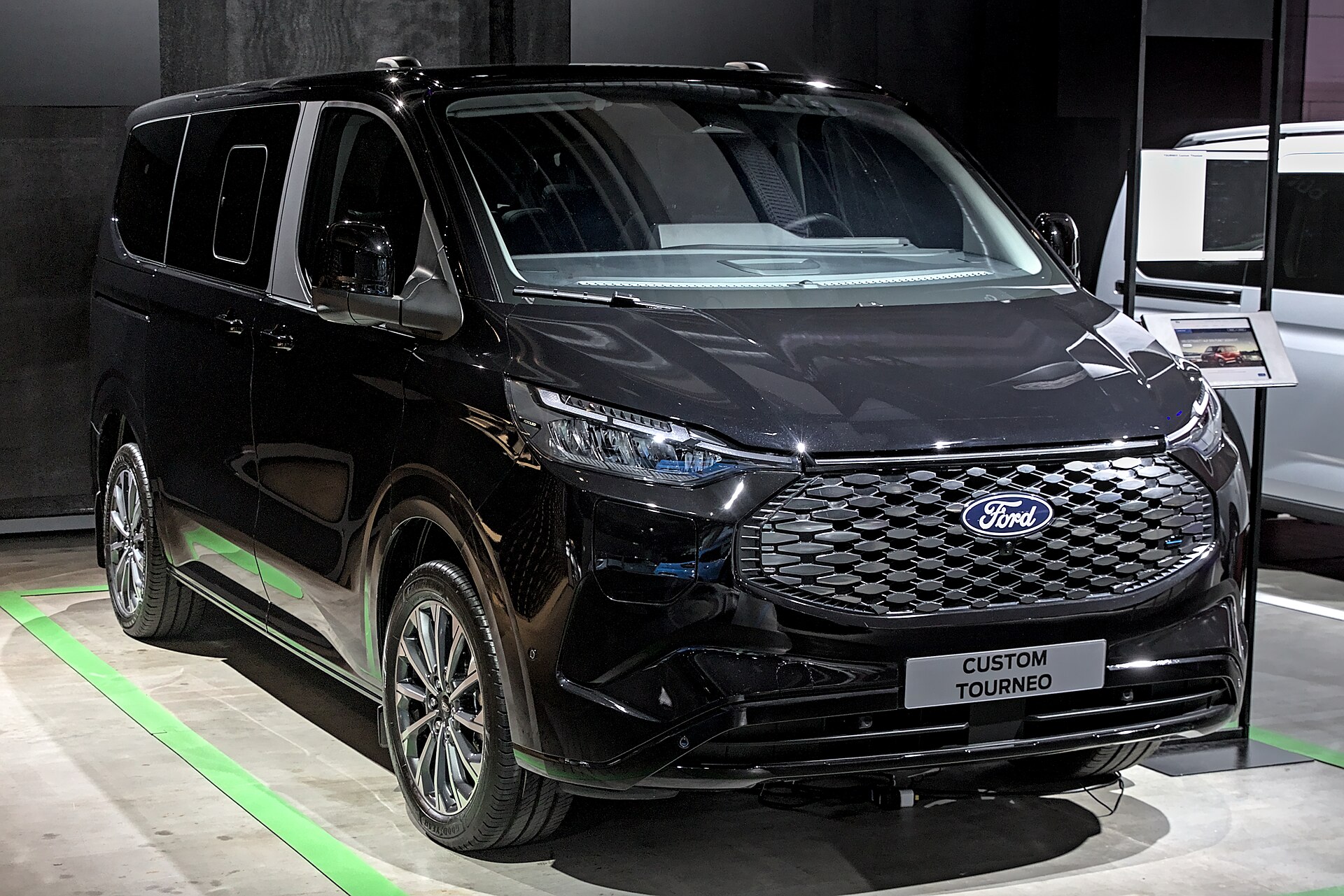 Ford e-Tourneo Custom