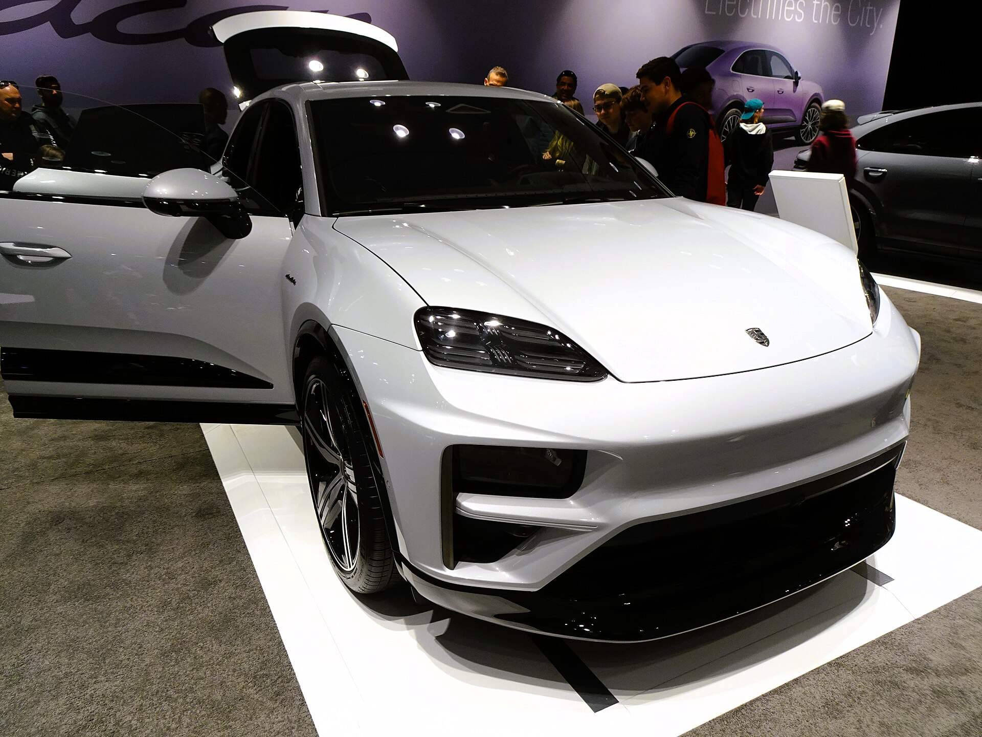 Porsche Macan Turbo Electric