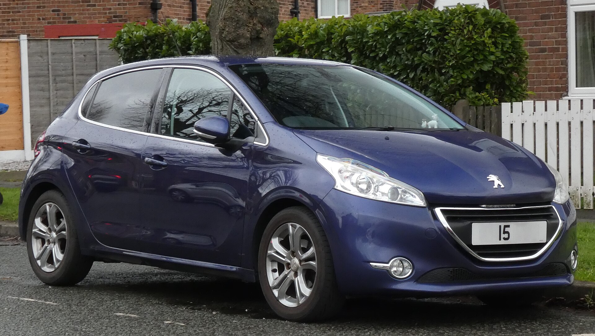 Peugeot e-208
